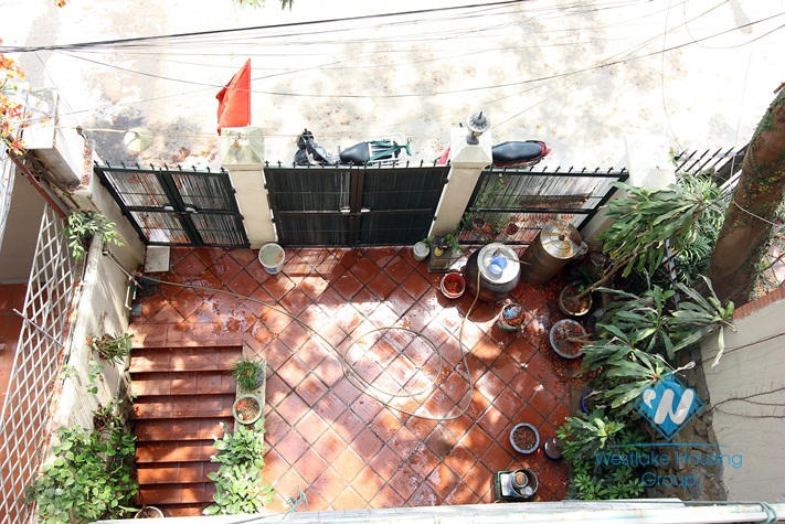 Lovely house with 6 bedrooms on the lakeside of Westlake Tay Ho